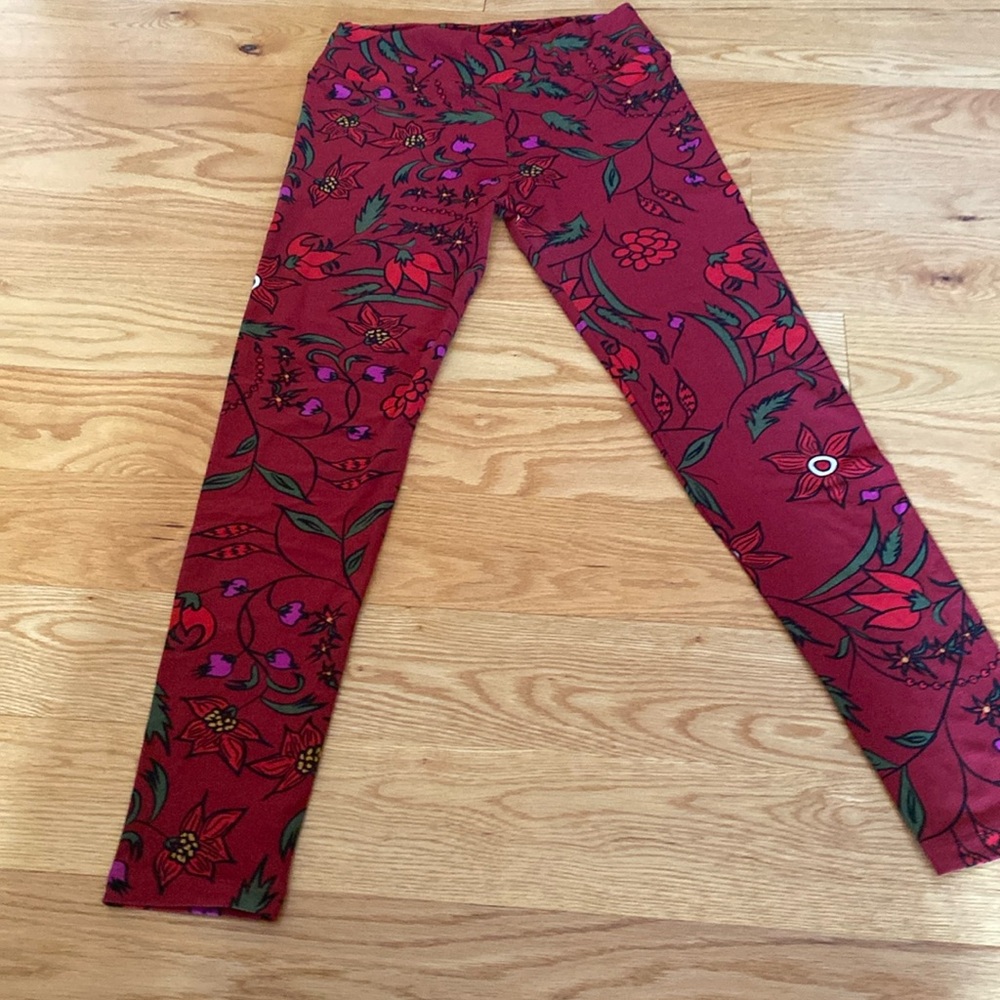 Lularoe one size red with flowers